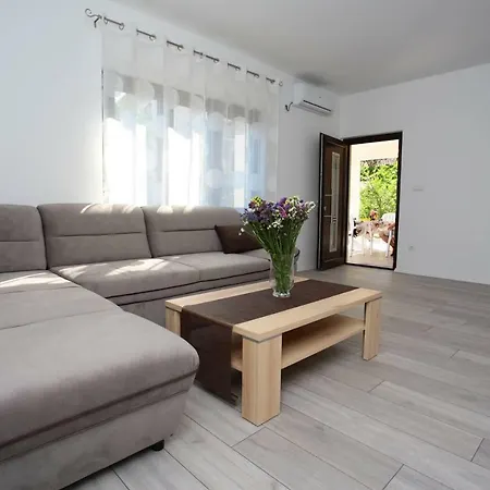 Mate Apartman